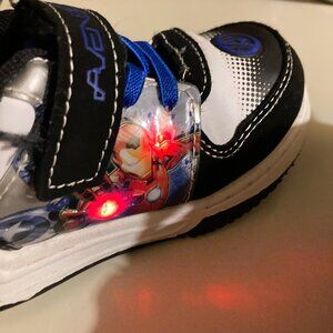 Toddler Boys Marvel Avengers Light Up Sneakers Size 8